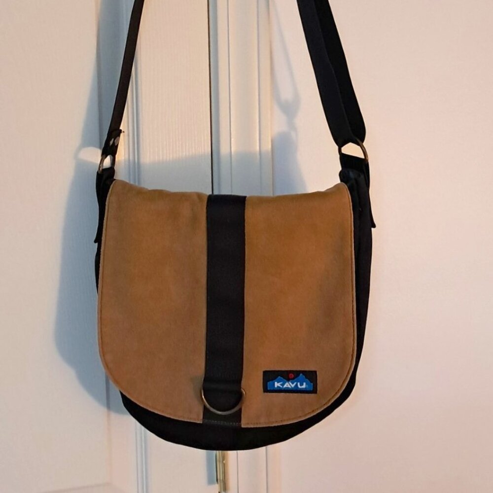 Black and Tan Kavu shoulder bag